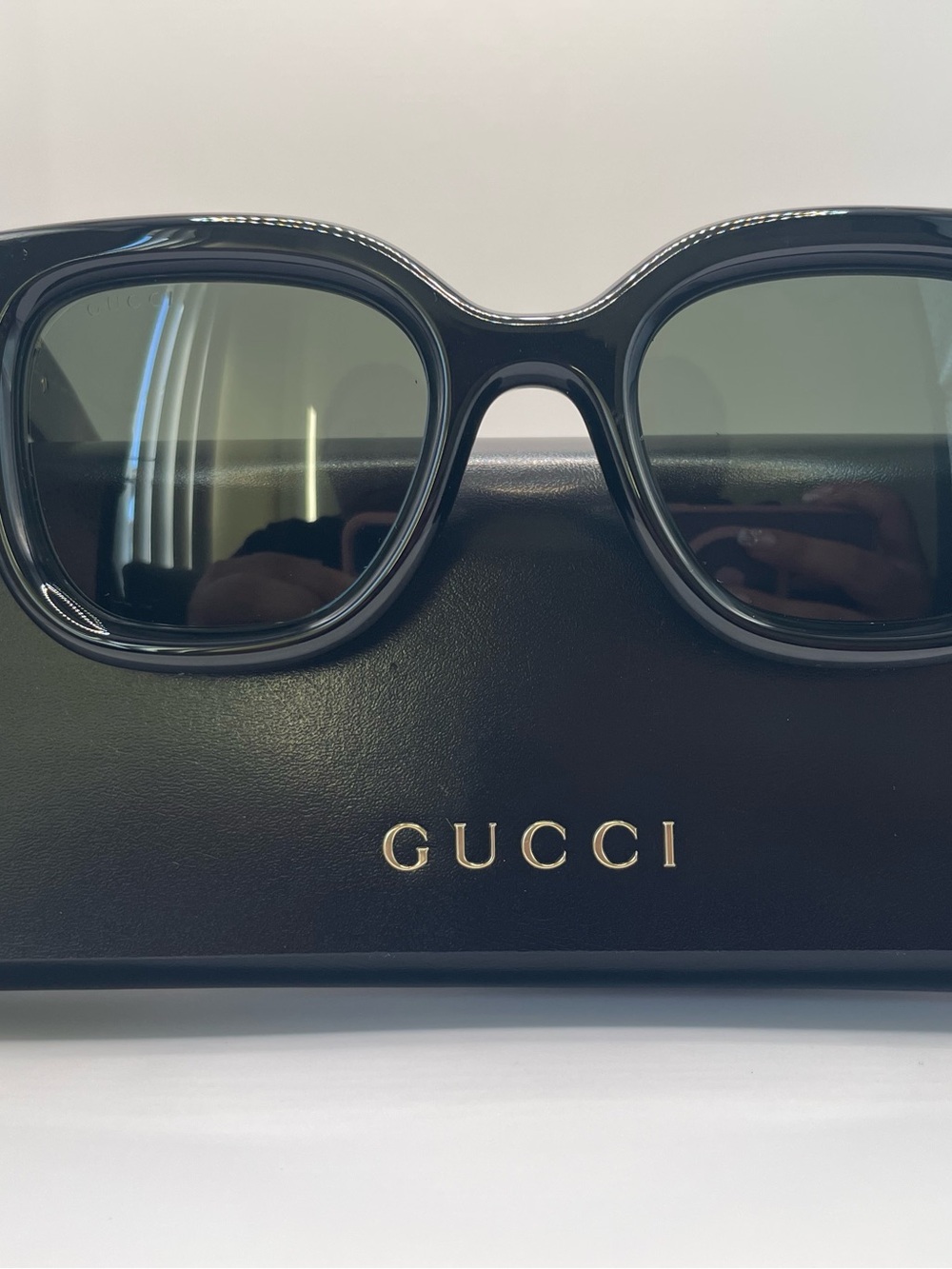 Gucci women’s black gold GG logo sunglasses